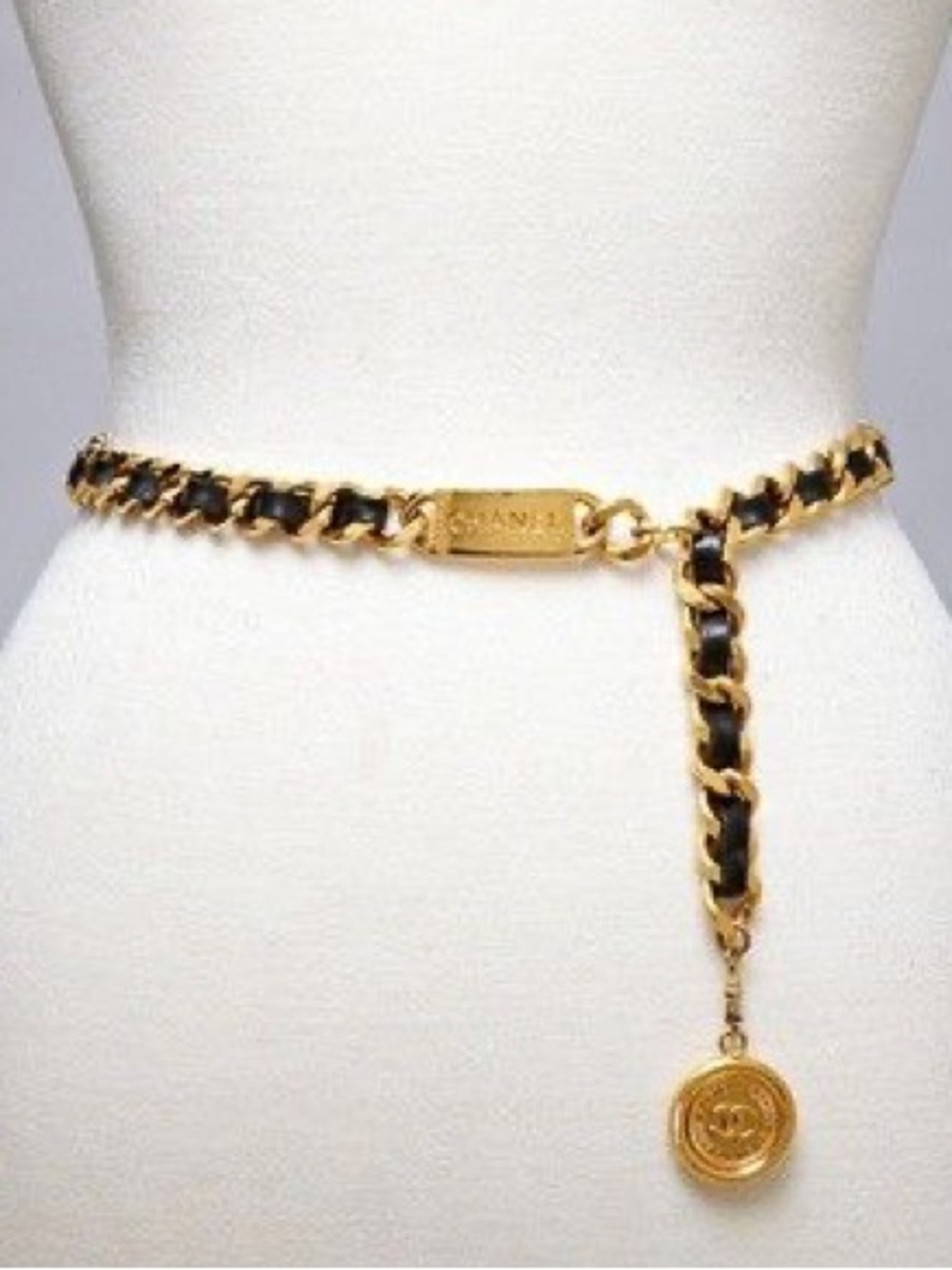 CHANEL Plate CC medalion Black Leather and Gold Waist Chain Belt